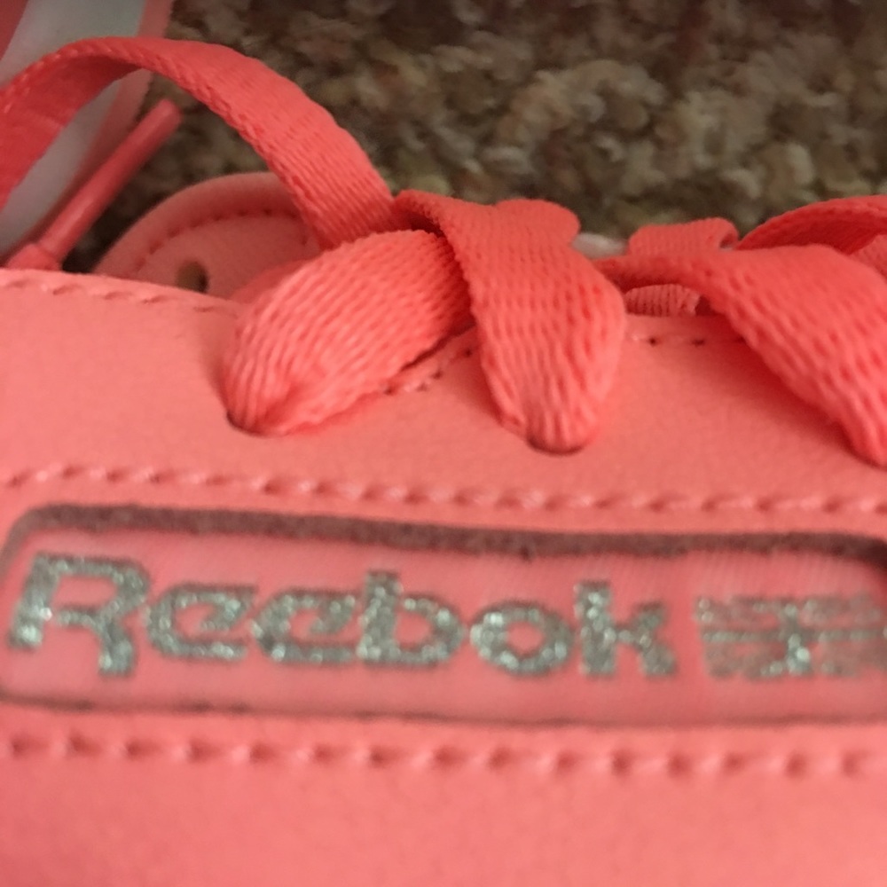 Big Girls Reebok Shoes Size 51/2